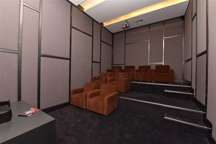 شقة دوبكس ارضية - ضمن مجمع فاخر - في كارجي جاك / الانيا 