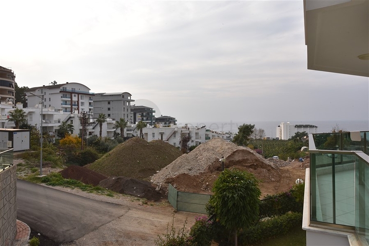 شقة دوبكس ارضية - ضمن مجمع فاخر - في كارجي جاك / الانيا 