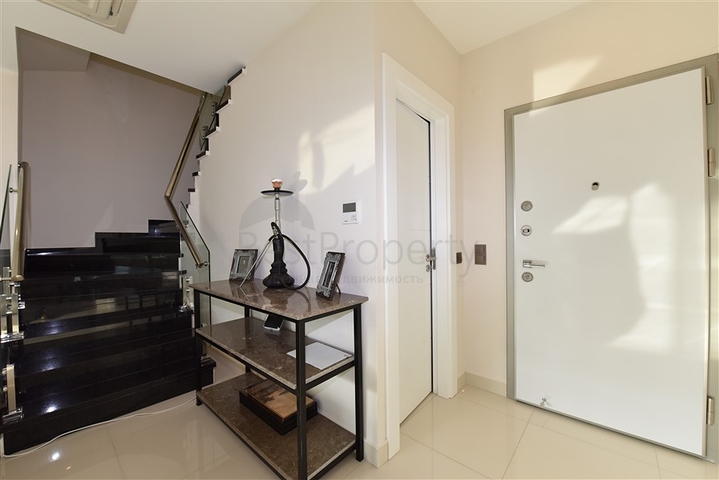 شقة دوبكس ارضية - ضمن مجمع فاخر - في كارجي جاك / الانيا 