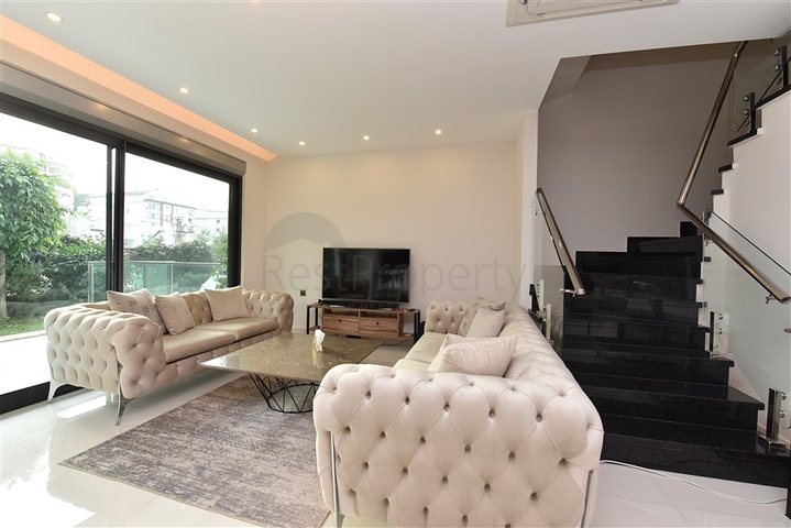 شقة دوبكس ارضية - ضمن مجمع فاخر - في كارجي جاك / الانيا 