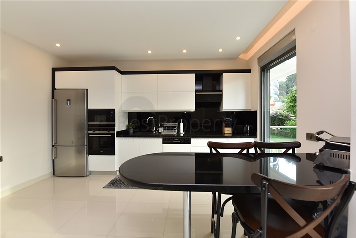 شقة دوبكس ارضية - ضمن مجمع فاخر - في كارجي جاك / الانيا 