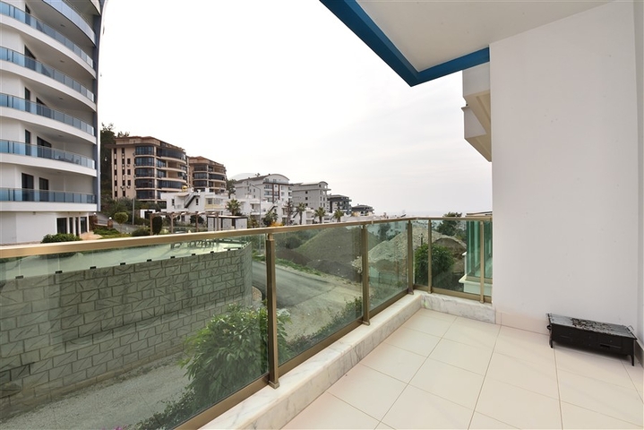 شقة دوبكس ارضية - ضمن مجمع فاخر - في كارجي جاك / الانيا 