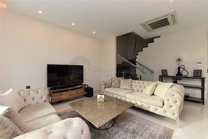 شقة دوبكس ارضية - ضمن مجمع فاخر - في كارجي جاك / الانيا 