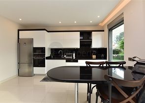 شقة دوبكس ارضية - ضمن مجمع فاخر - في كارجي جاك / الانيا 