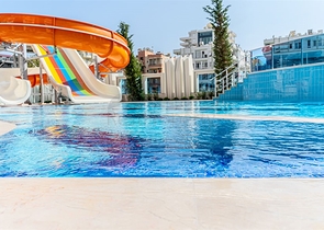 مجمع حديث فاخر - شقة 2 غرفة وصالة -واسعة - في مهموتلار / الانيا 