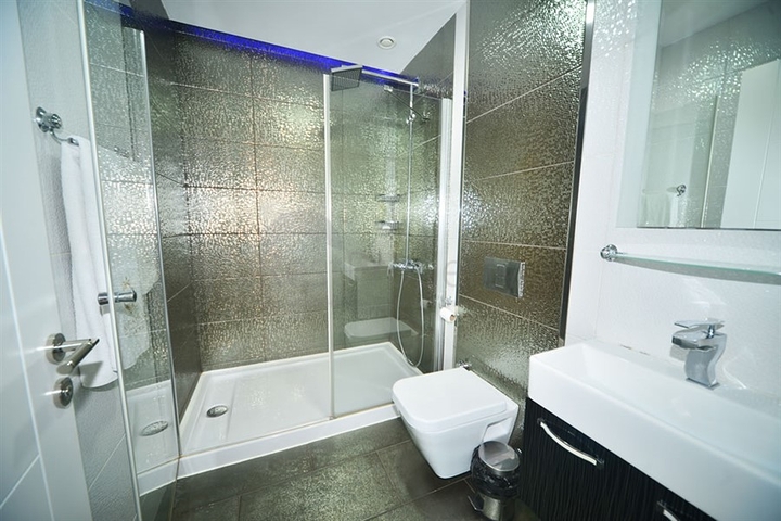 مجمع فاخر - خدمات 5 نجوم - شقة عائلية 3 غرف وصالة - في مهموتلار / الانيا 