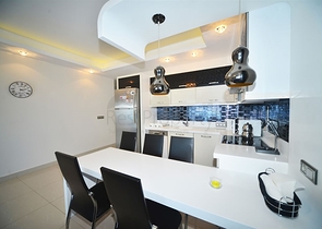 مجمع فاخر - خدمات 5 نجوم - شقة عائلية 3 غرف وصالة - في مهموتلار / الانيا 