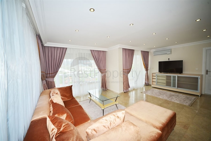 فيلا واسعة - مع مسبح خاص - في كارجي جاك / الانيا 