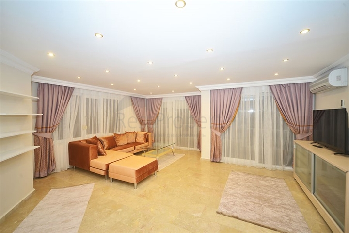 فيلا واسعة - مع مسبح خاص - في كارجي جاك / الانيا 