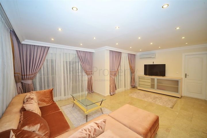 فيلا واسعة - مع مسبح خاص - في كارجي جاك / الانيا 