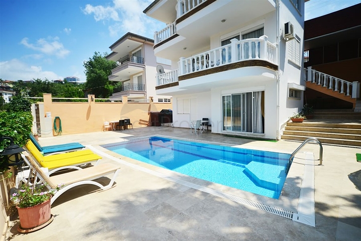 فيلا واسعة - مع مسبح خاص - في كارجي جاك / الانيا 