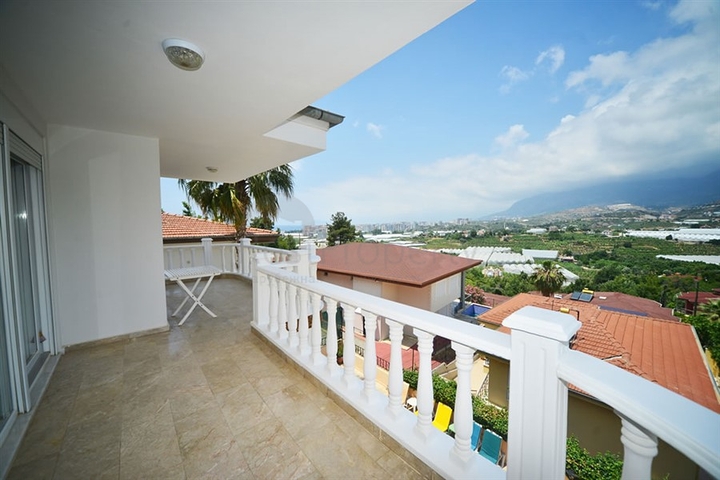 فيلا واسعة - مع مسبح خاص - في كارجي جاك / الانيا 