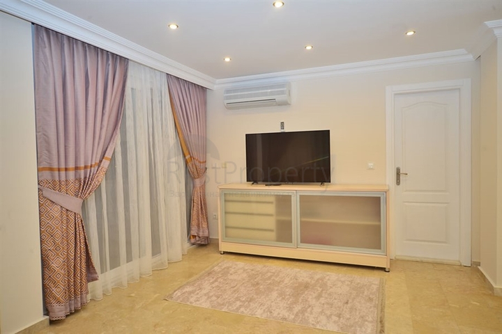 فيلا واسعة - مع مسبح خاص - في كارجي جاك / الانيا 