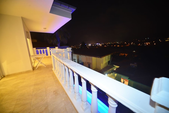 فيلا واسعة - مع مسبح خاص - في كارجي جاك / الانيا 