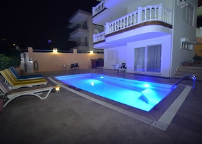 فيلا واسعة - مع مسبح خاص - في كارجي جاك / الانيا 