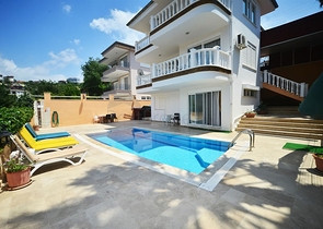 فيلا واسعة - مع مسبح خاص - في كارجي جاك / الانيا 