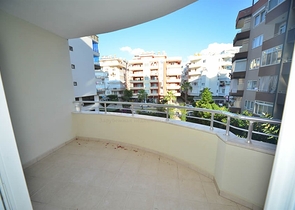 قريبة من البحر والخدمات - شقة 2 غرفة وصالة - في مهموتلار / الانيا 