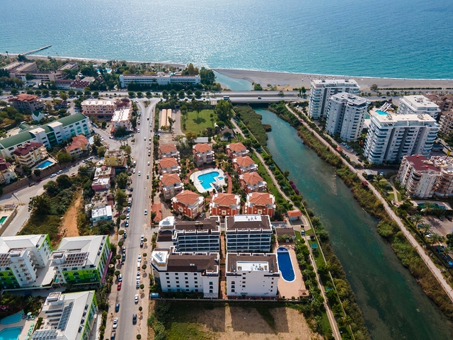 ضمن مجمع سكني على النهر - دوبلكس 3 غرف وصالة - في منطقة كاستل / الانيا 