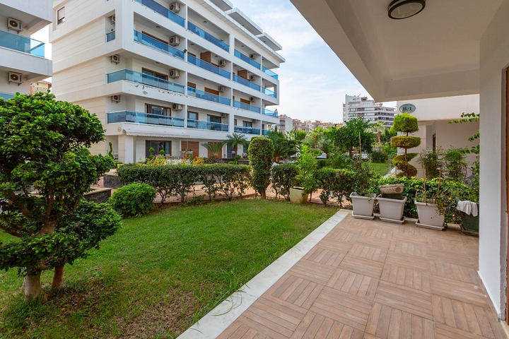 ضمن مجمع سكني على النهر - دوبلكس 3 غرف وصالة - في منطقة كاستل / الانيا 