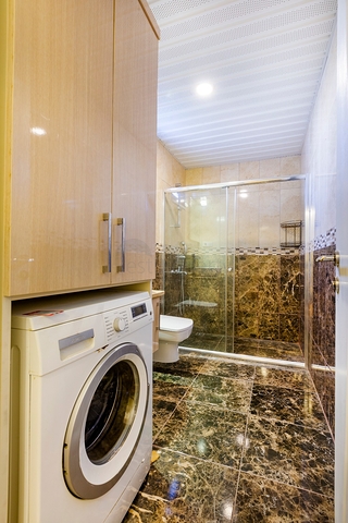 ضمن مجمع سكني على النهر - دوبلكس 3 غرف وصالة - في منطقة كاستل / الانيا 