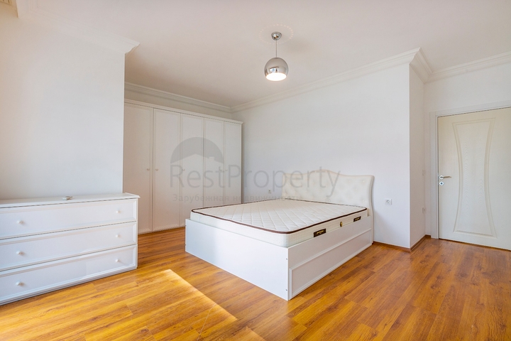 ضمن مجمع سكني على النهر - دوبلكس 3 غرف وصالة - في منطقة كاستل / الانيا 