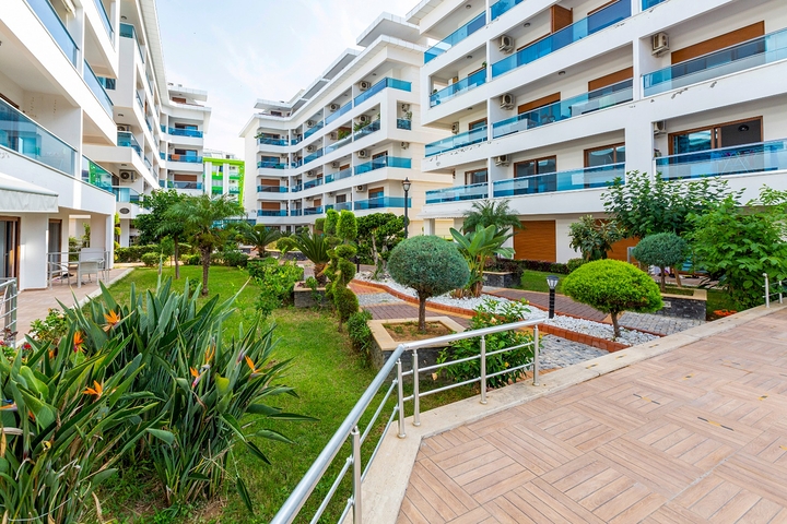 ضمن مجمع سكني على النهر - دوبلكس 3 غرف وصالة - في منطقة كاستل / الانيا 