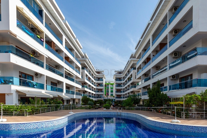 ضمن مجمع سكني على النهر - دوبلكس 3 غرف وصالة - في منطقة كاستل / الانيا 