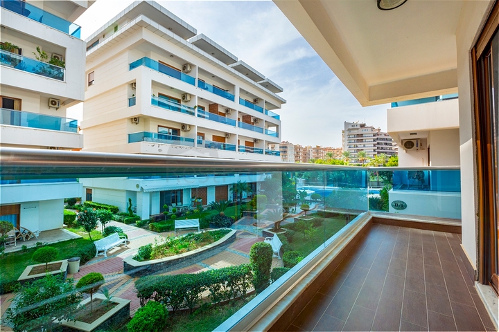 ضمن مجمع سكني على النهر - دوبلكس 3 غرف وصالة - في منطقة كاستل / الانيا 