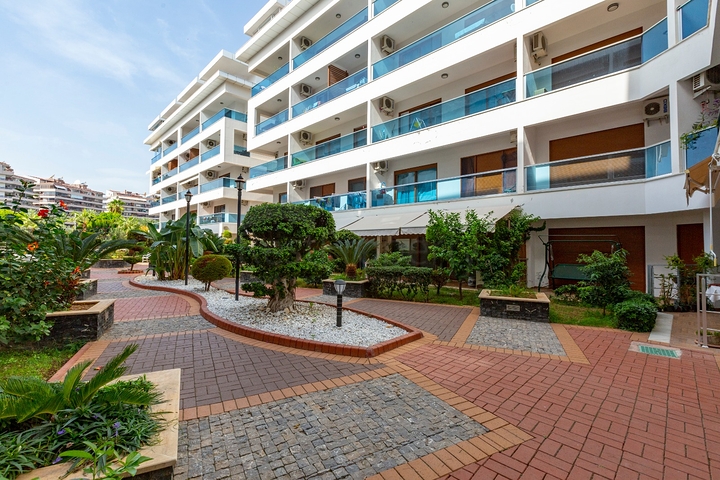 ضمن مجمع سكني على النهر - دوبلكس 3 غرف وصالة - في منطقة كاستل / الانيا 