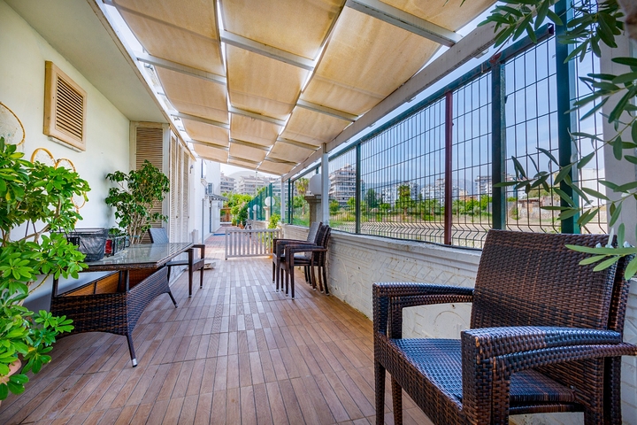 ضمن مجمع سكني على النهر - دوبلكس 3 غرف وصالة - في منطقة كاستل / الانيا 