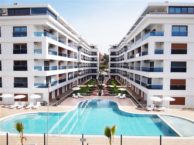 ضمن مجمع سكني على النهر - دوبلكس 3 غرف وصالة - في منطقة كاستل / الانيا 