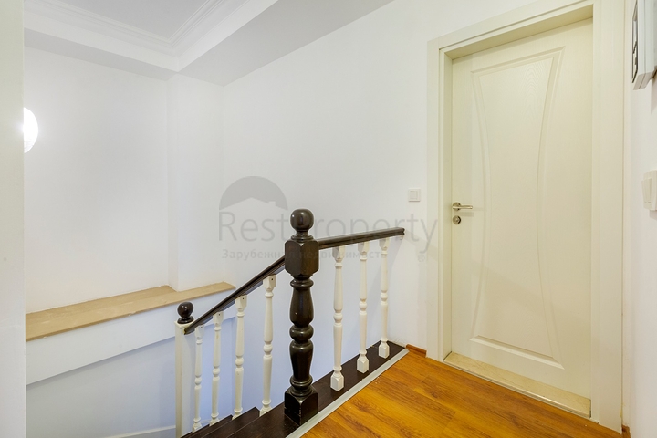 ضمن مجمع سكني على النهر - دوبلكس 3 غرف وصالة - في منطقة كاستل / الانيا 