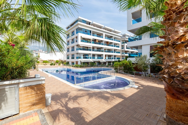 ضمن مجمع سكني على النهر - دوبلكس 3 غرف وصالة - في منطقة كاستل / الانيا 