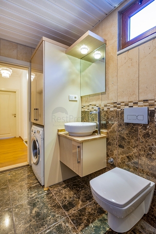 ضمن مجمع سكني على النهر - دوبلكس 3 غرف وصالة - في منطقة كاستل / الانيا 