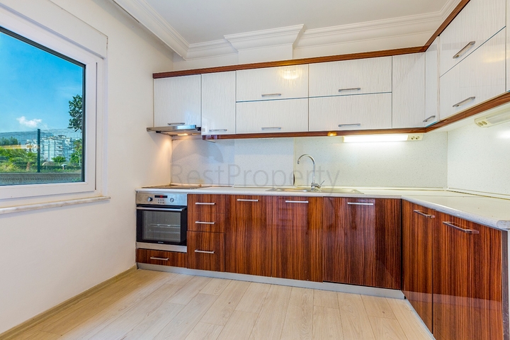 ضمن مجمع سكني على النهر - دوبلكس 3 غرف وصالة - في منطقة كاستل / الانيا 