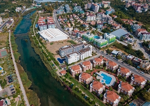 ضمن مجمع سكني على النهر - دوبلكس 3 غرف وصالة - في منطقة كاستل / الانيا 