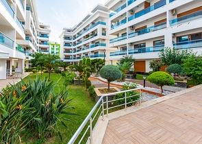 ضمن مجمع سكني على النهر - دوبلكس 3 غرف وصالة - في منطقة كاستل / الانيا 