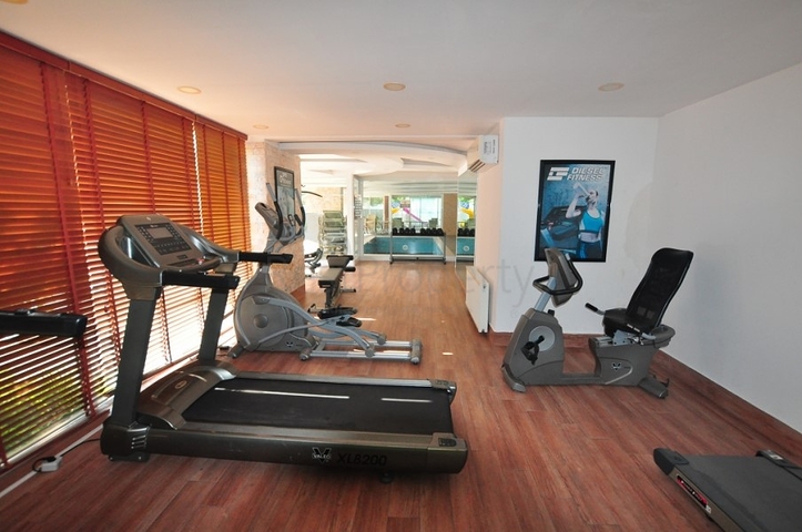 ضمن مجمع فاخر - قريب من البحر - شقة غرفة وصالة مفروشة - في مهوتلار / الانيا 