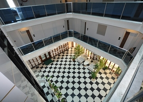 ضمن مجمع فاخر - قريب من البحر - شقة غرفة وصالة مفروشة - في مهوتلار / الانيا 