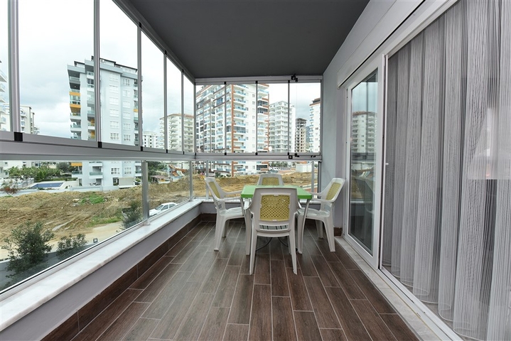 شقة غرفة وصالة - واسعة نسبيا - مفروشة وضمن مجمع حديث - في مهموتلار / الانيا 