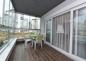 شقة غرفة وصالة - واسعة نسبيا - مفروشة وضمن مجمع حديث - في مهموتلار / الانيا 