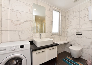 شقة غرفة وصالة - واسعة نسبيا - مفروشة وضمن مجمع حديث - في مهموتلار / الانيا 