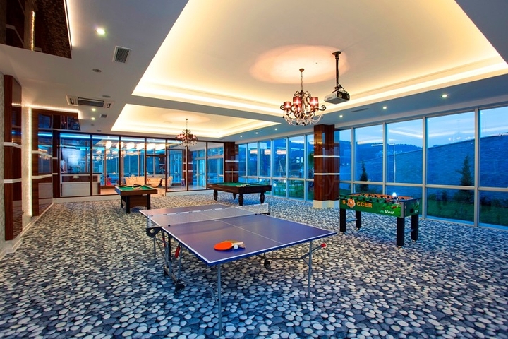 اطلالة بحرية - دوبلكس 3 غرفة وصالة - ضمن مجمع يضم كافة الخدمات - في كارجي جاك / الانيا 