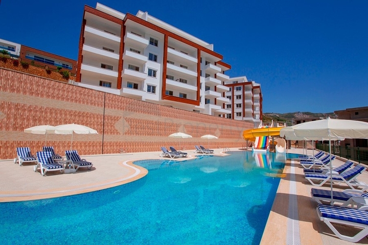 اطلالة بحرية - دوبلكس 3 غرفة وصالة - ضمن مجمع يضم كافة الخدمات - في كارجي جاك / الانيا 