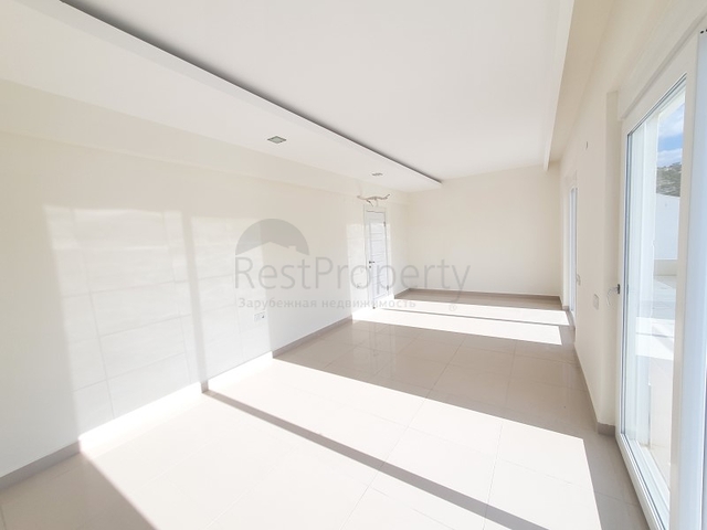 اطلالة بحرية - دوبلكس 3 غرفة وصالة - ضمن مجمع يضم كافة الخدمات - في كارجي جاك / الانيا 