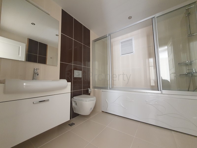 اطلالة بحرية - دوبلكس 3 غرفة وصالة - ضمن مجمع يضم كافة الخدمات - في كارجي جاك / الانيا 