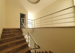 اطلالة بحرية - دوبلكس 3 غرفة وصالة - ضمن مجمع يضم كافة الخدمات - في كارجي جاك / الانيا 