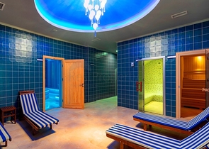 اطلالة بحرية - دوبلكس 3 غرفة وصالة - ضمن مجمع يضم كافة الخدمات - في كارجي جاك / الانيا 