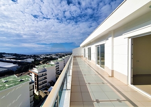 اطلالة بحرية - دوبلكس 3 غرفة وصالة - ضمن مجمع يضم كافة الخدمات - في كارجي جاك / الانيا 