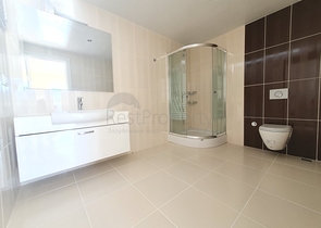 اطلالة بحرية - دوبلكس 3 غرفة وصالة - ضمن مجمع يضم كافة الخدمات - في كارجي جاك / الانيا 